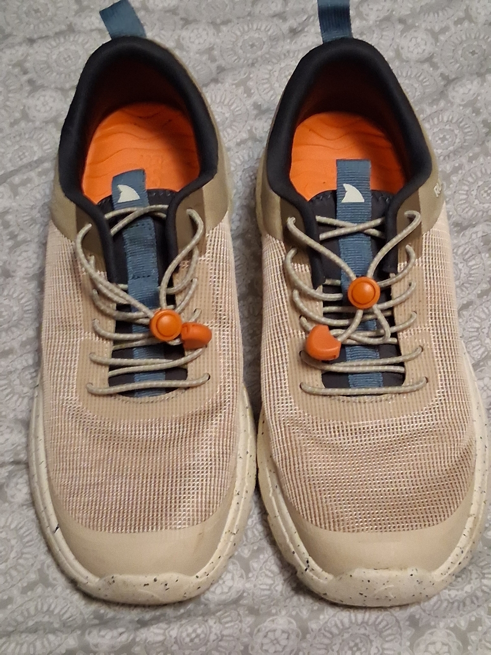Source Unknown Men's Tan Mesh Athletic Sneakers with Orange Accents